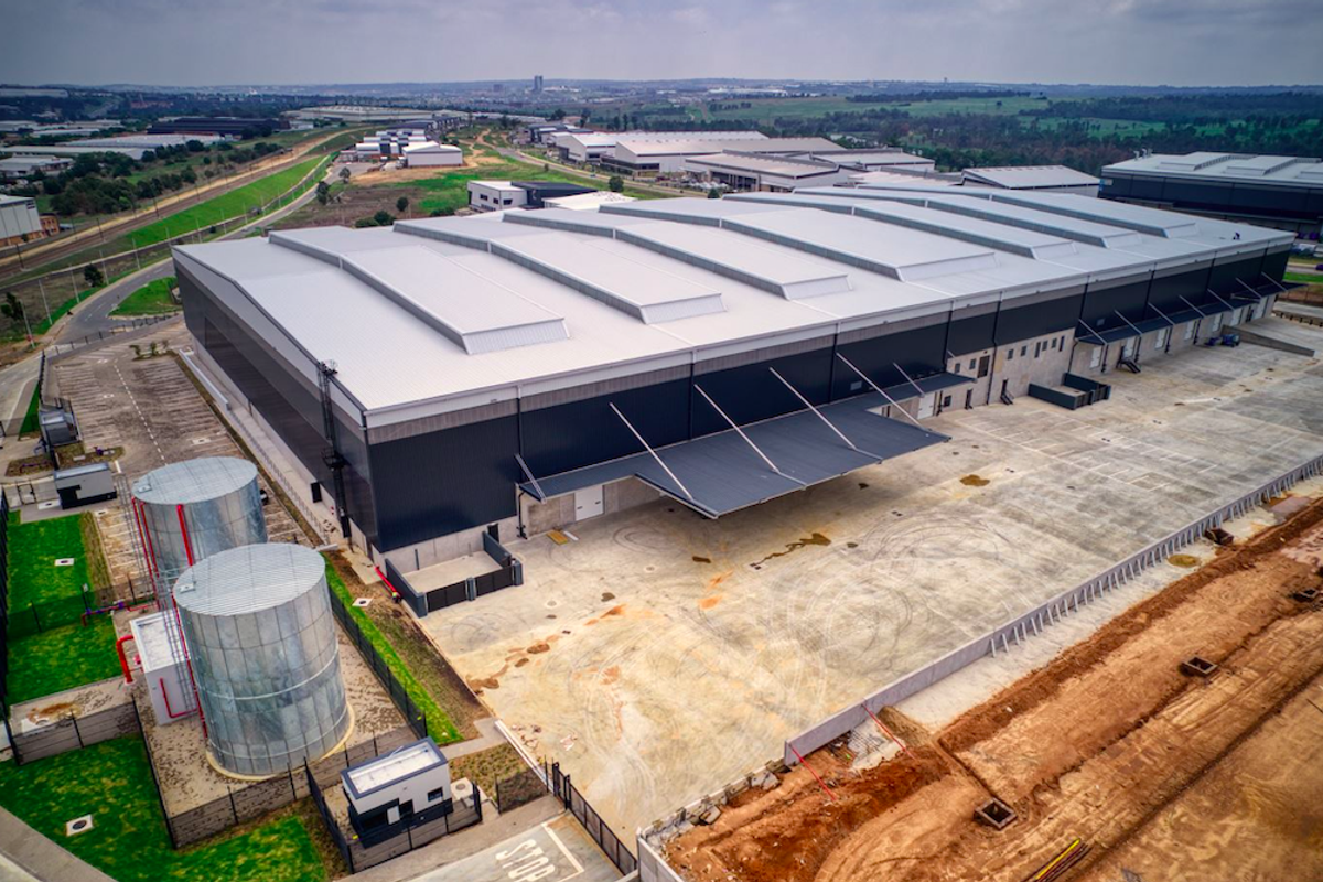 19099 sqm Warehouse to let in Longlake - Photo 4