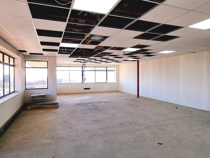 Office space to let on the 2nd floor of 371 Rivonia Boulvard - Photo 8