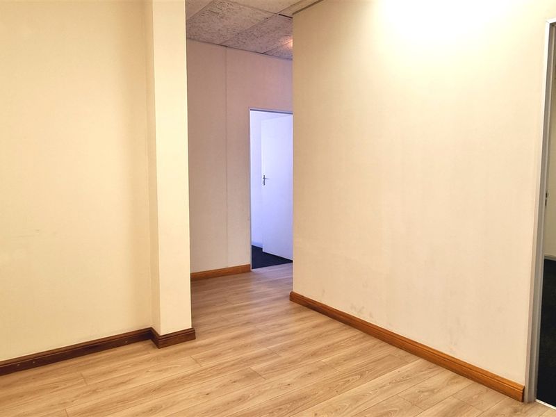 Office space to let on the 2nd floor of BryanPark Shopping Centre - Photo 2