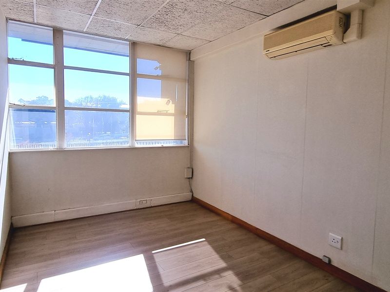 Office space to let on the 2nd floor of BryanPark Shopping Centre - Photo 4