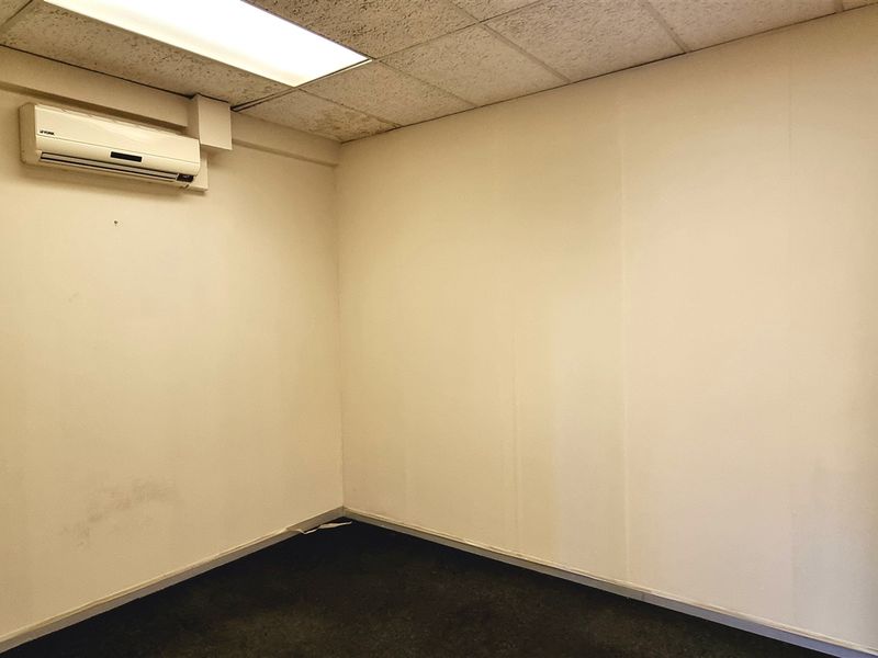 Office space to let on the 2nd floor of BryanPark Shopping Centre - Photo 3