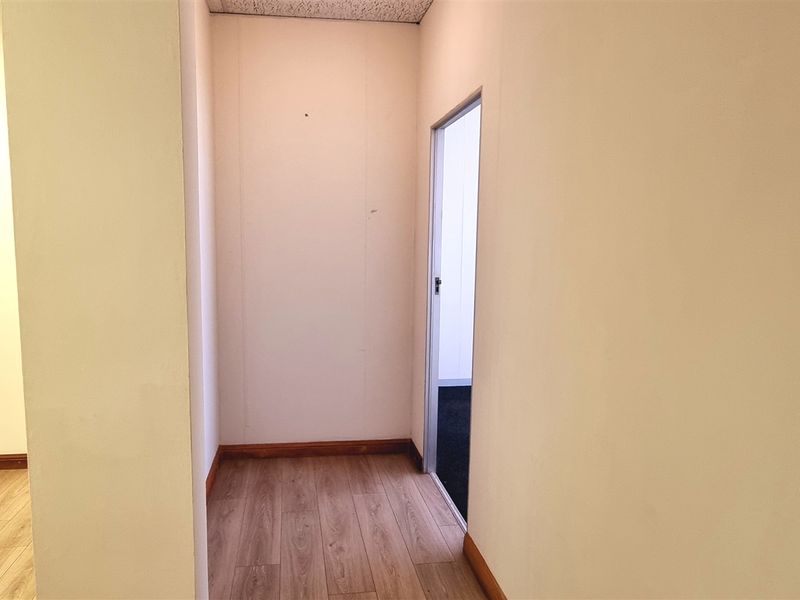 Office space to let on the 2nd floor of BryanPark Shopping Centre - Photo 8