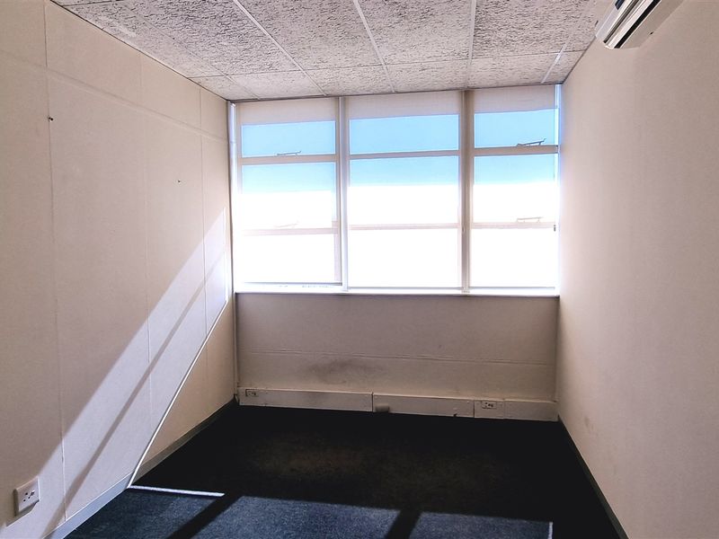 Office space to let on the 2nd floor of BryanPark Shopping Centre - Photo 7