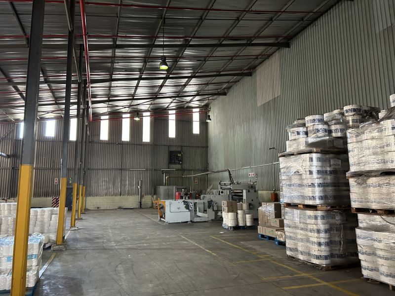 Generously sized warehouse situated in Ballito's ‘Shakas Head’ Industrial Hub. - Photo 10