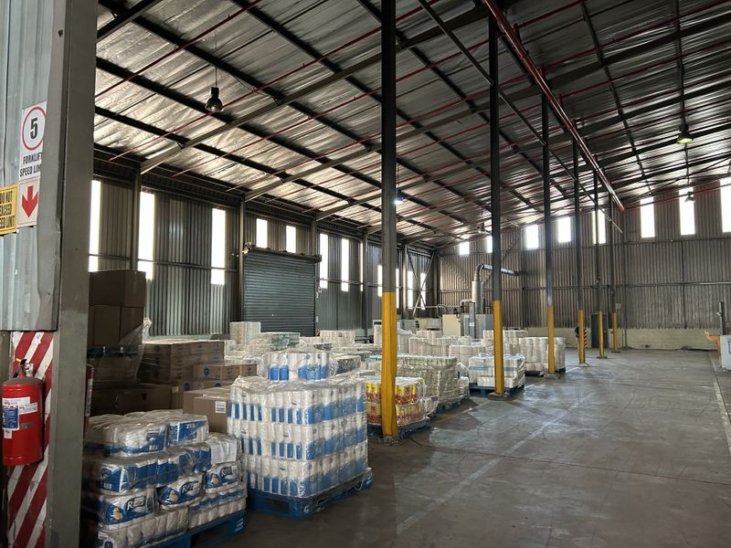 Generously sized warehouse situated in Ballito's ‘Shakas Head’ Industrial Hub. - Photo 9