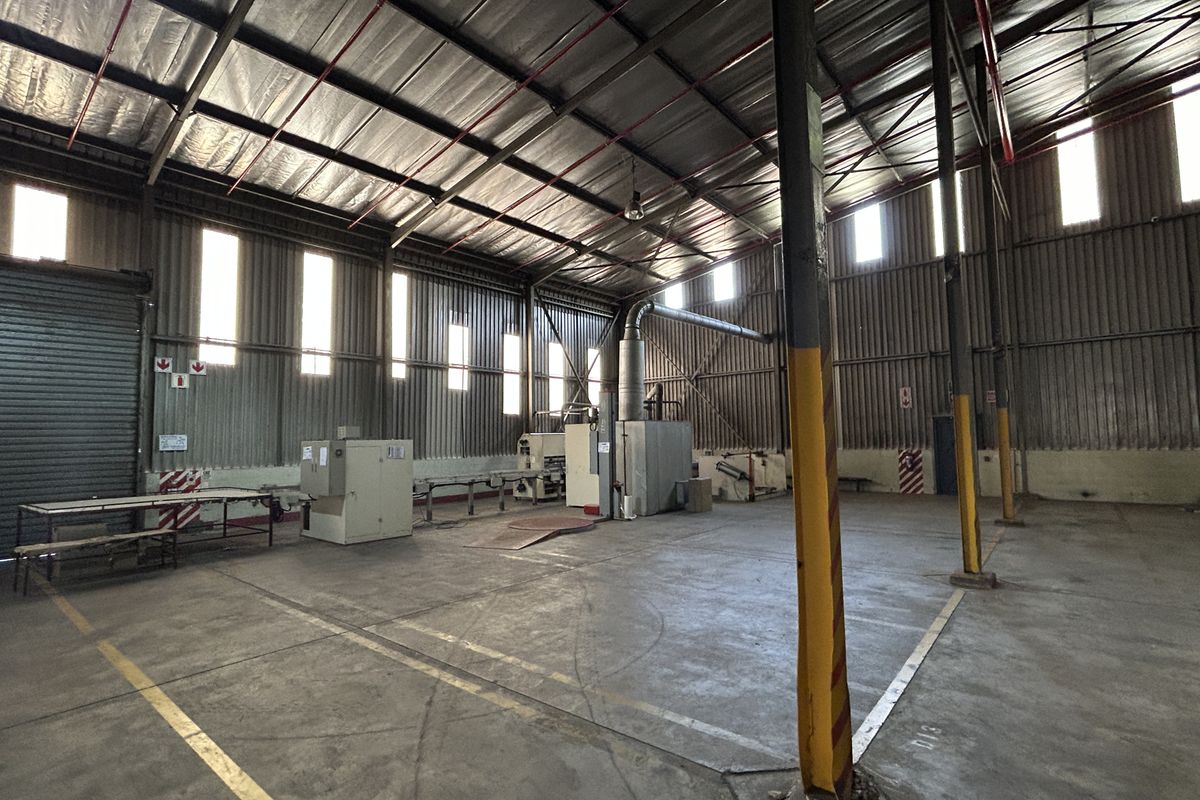 Generously sized warehouse situated in Ballito's ‘Shakas Head’ Industrial Hub. - Photo 2