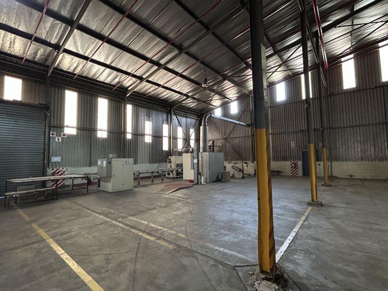 Generously sized warehouse situated in Ballito's ‘Shakas Head’ Industrial Hub. - Photo 2