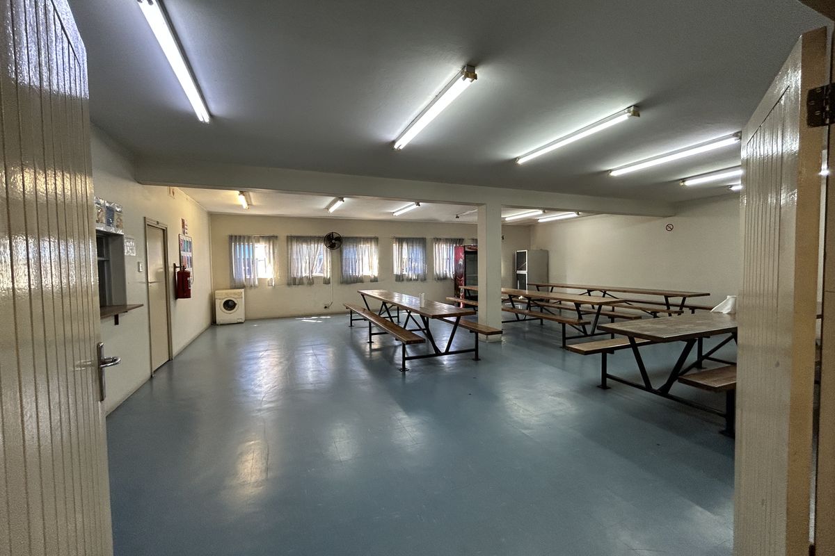 Generously sized warehouse situated in Ballito's ‘Shakas Head’ Industrial Hub. - Photo 5