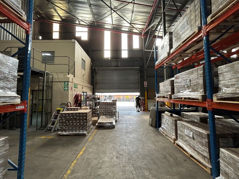 Generously sized warehouse situated in Ballito's ‘Shakas Head’ Industrial Hub. - Photo 3