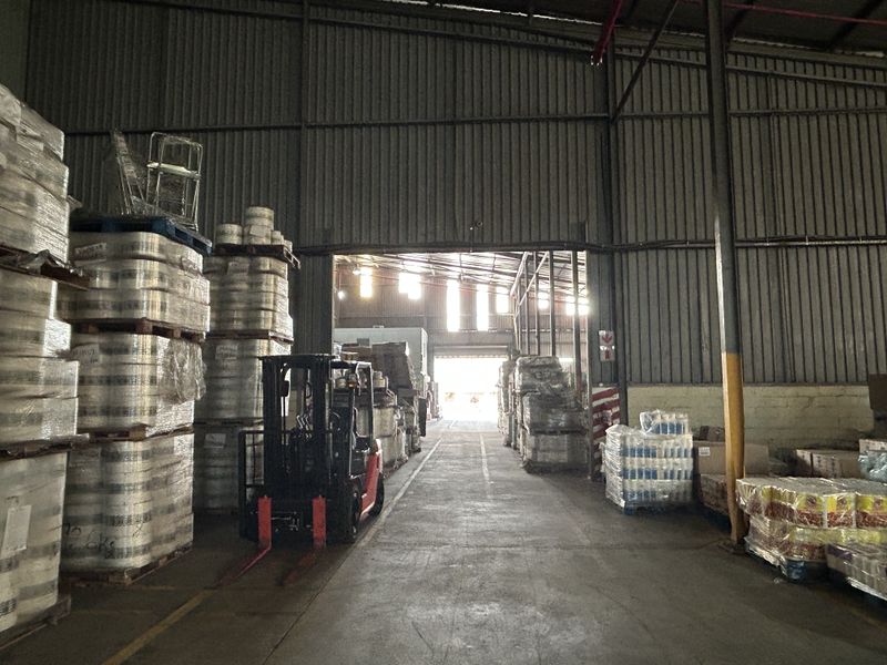 Generously sized warehouse situated in Ballito's ‘Shakas Head’ Industrial Hub. - Photo 4