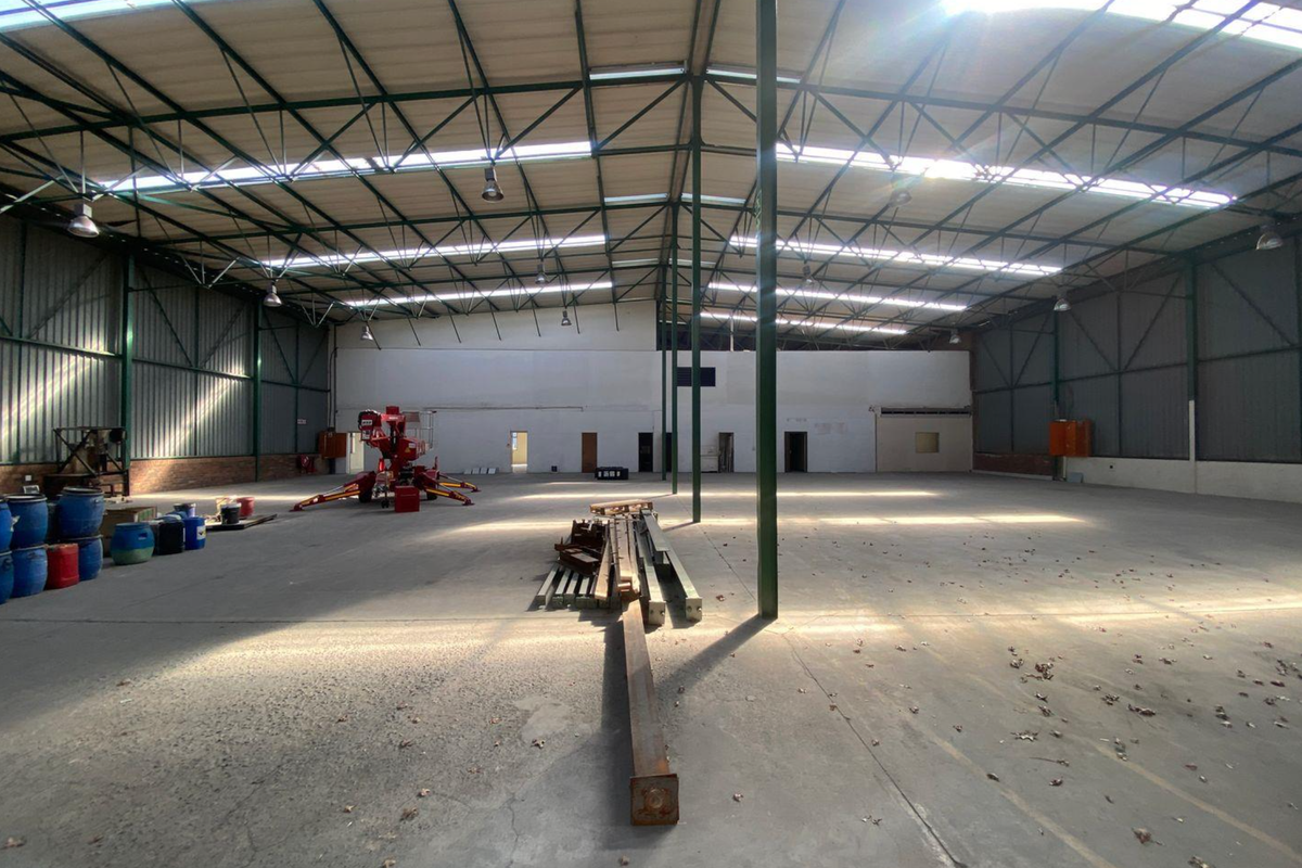 Premium 1,560m2 Industrial Warehouse To Let in Alphen Square West, Midrand – Ideal for Logistics - Photo 5