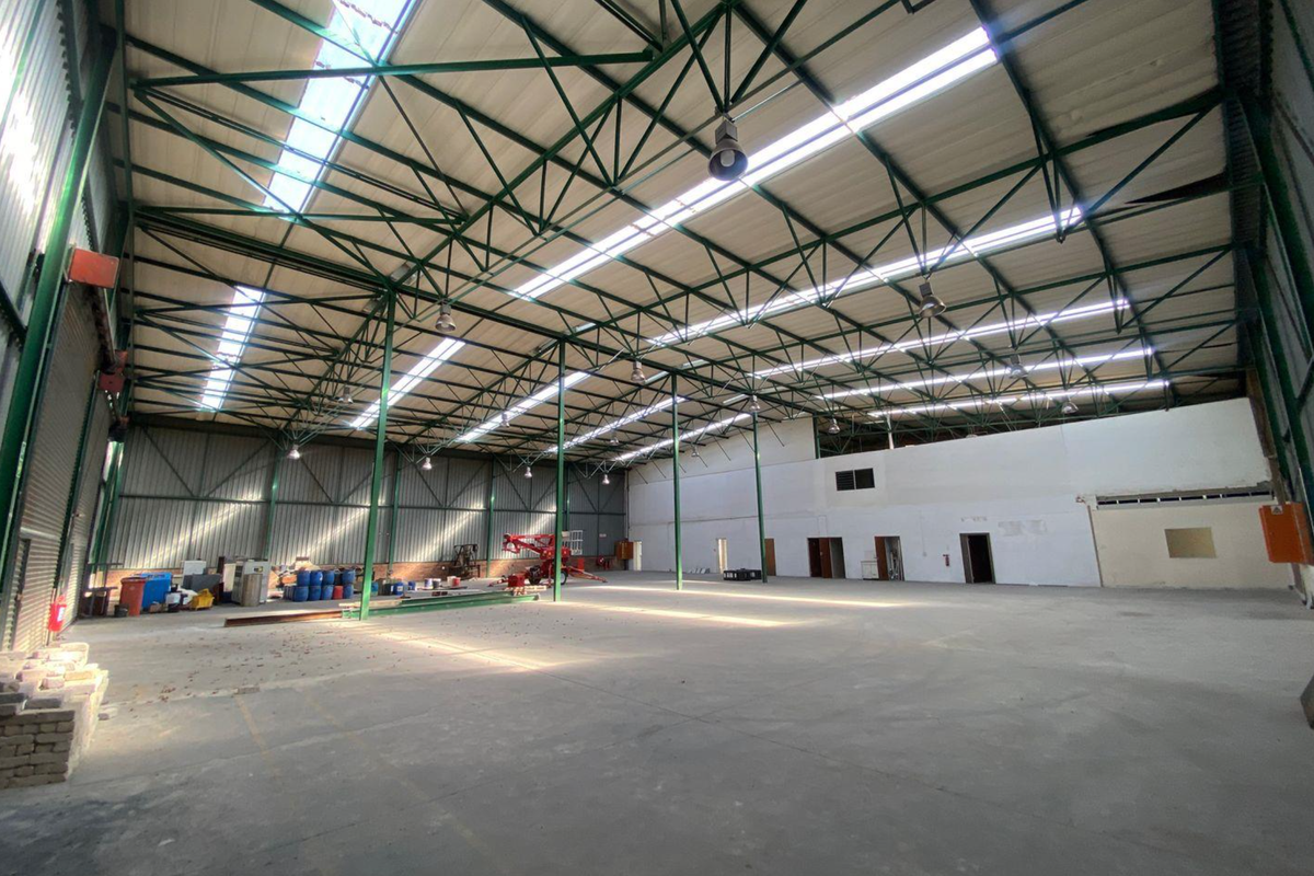 Premium 1,560m2 Industrial Warehouse To Let in Alphen Square West, Midrand – Ideal for Logistics - Photo 2