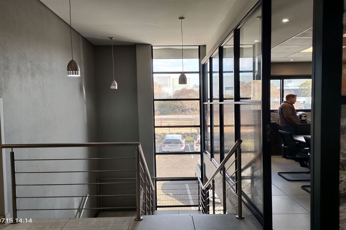 1545m2  Warehouse  - TO LEASE - Photo 4