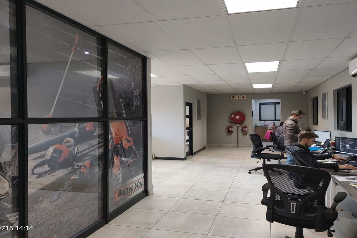 1545m2  Warehouse  - TO LEASE - Photo 3