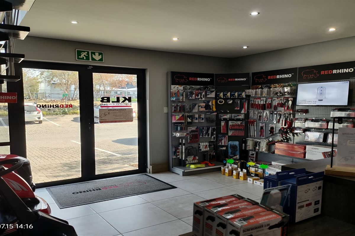 1545m2  Warehouse  - TO LEASE - Photo 2