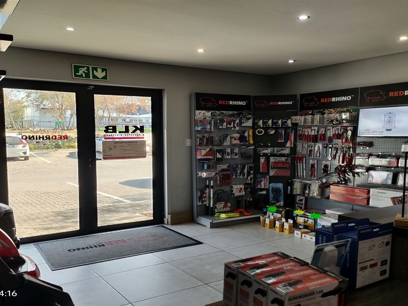 1545m2  Warehouse  - TO LEASE - Photo 2