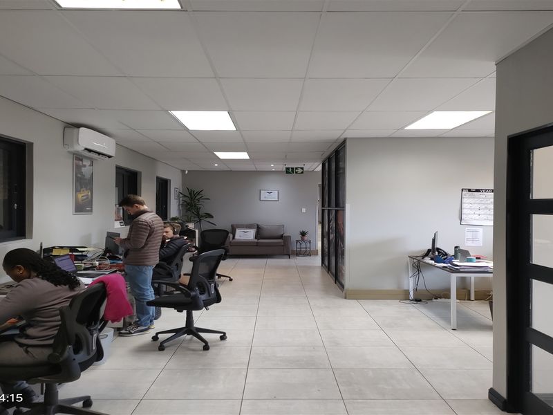 1545m2  Warehouse  - TO LEASE - Photo 8