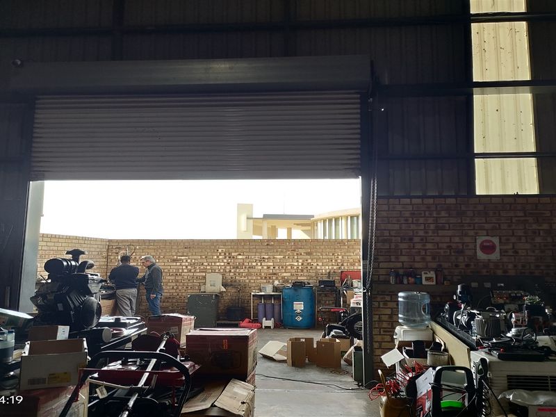 1545m2  Warehouse  - TO LEASE - Photo 9