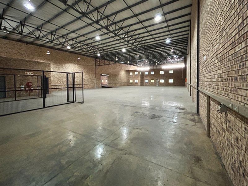 1545m2  Warehouse  - TO LEASE - Photo 6