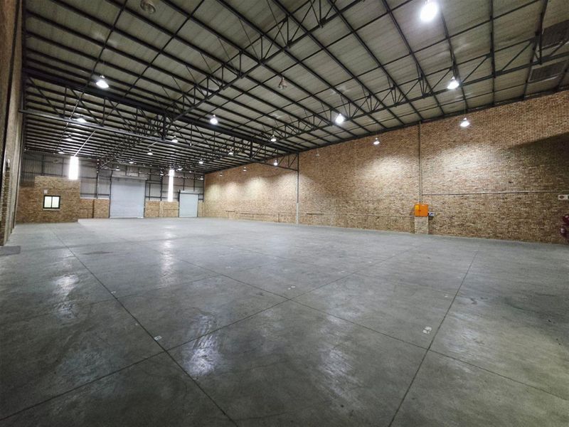1545m2  Warehouse  - TO LEASE - Photo 2