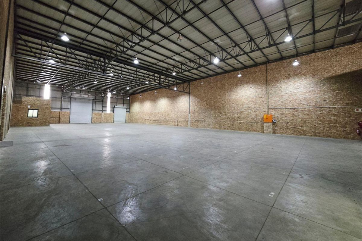 1535m2  Warehouse  - TO LEASE - Photo 2