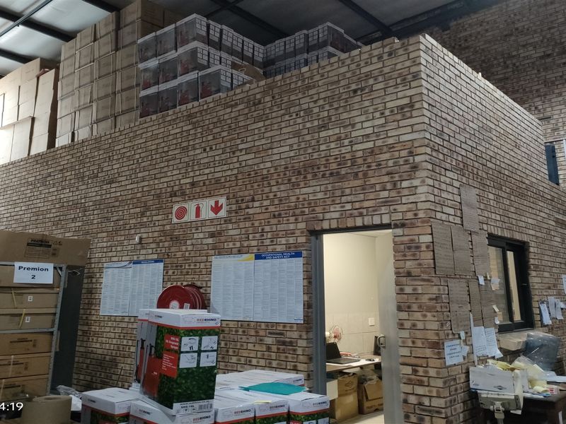 1545m2  Warehouse  - TO LEASE - Photo 10