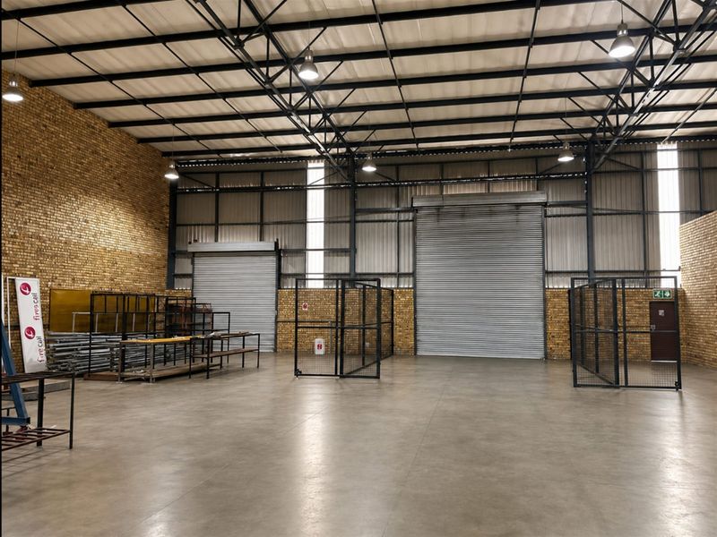 1545m2  Warehouse  - TO LEASE - Photo 3