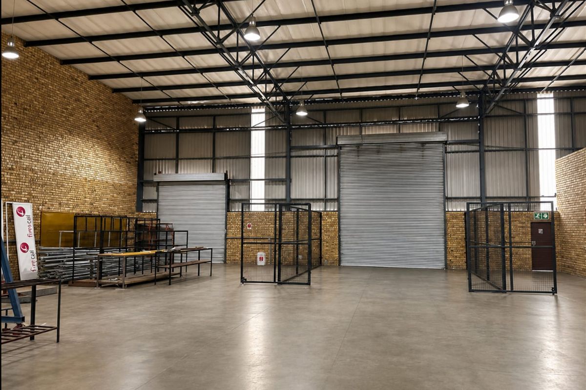 1535m2  Warehouse  - TO LEASE - Photo 3