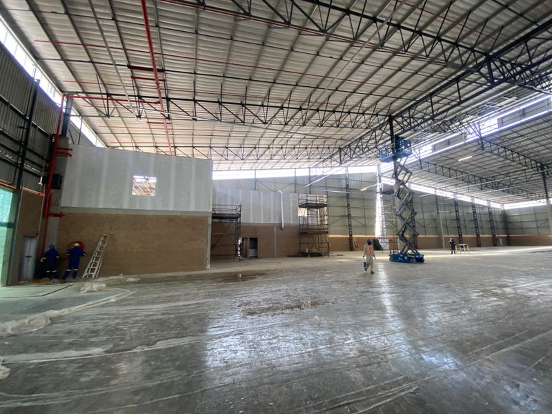 Brand New 5,473m2 Standalone Warehouse with Dock Levellers in Secure Northlink Industrial Park - Photo 3