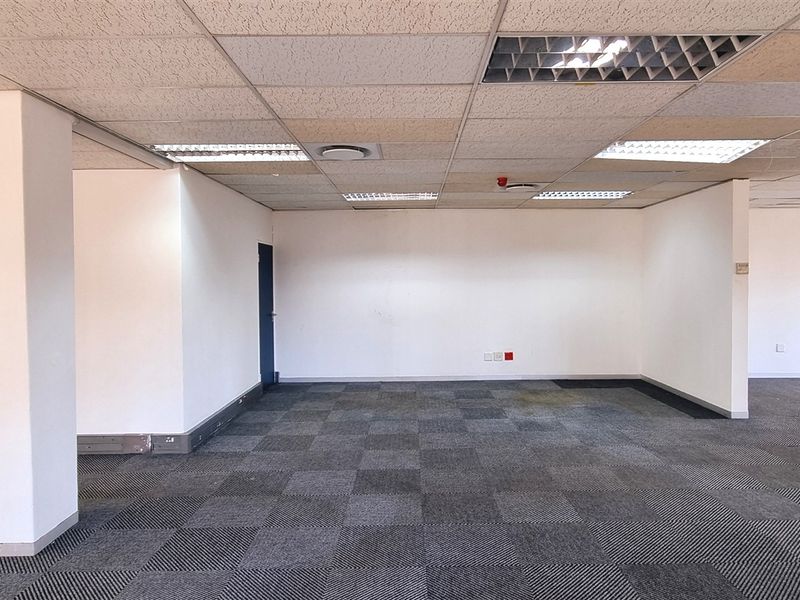 Office space to let in Eglin Road Sunninghill - Photo 10