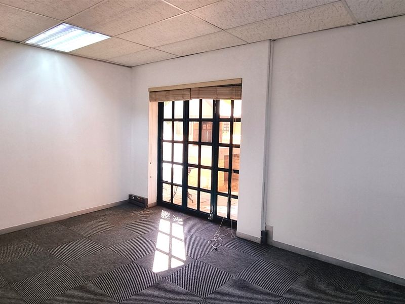 Office space to let in Eglin Road Sunninghill - Photo 9