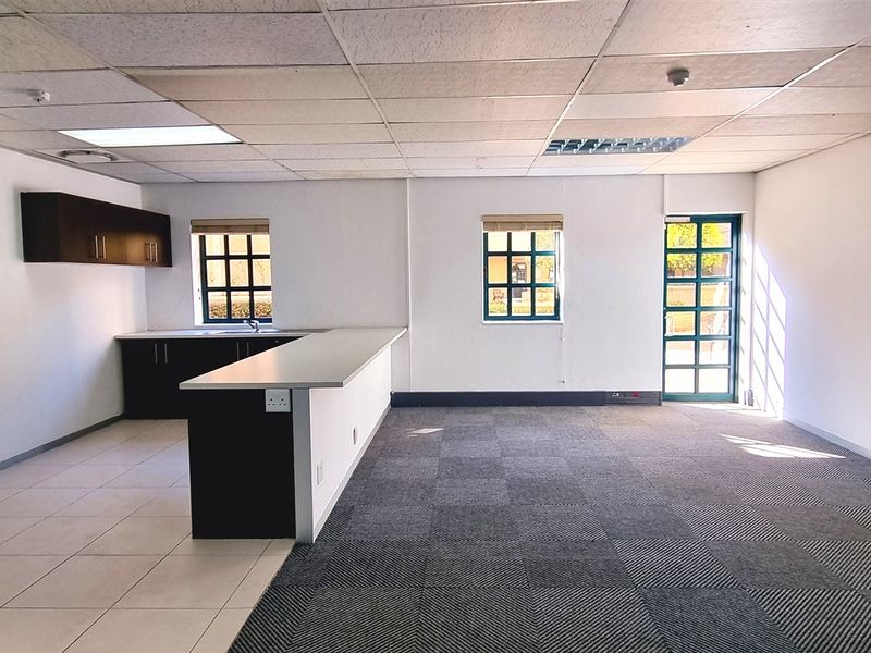 Office space to let in Eglin Road Sunninghill - Photo 8