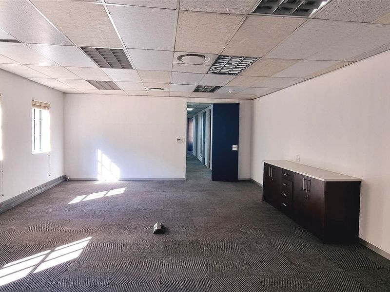 Office space to let in Eglin Road Sunninghill - Photo 6