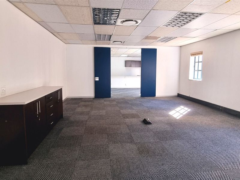Office space to let in Eglin Road Sunninghill - Photo 2