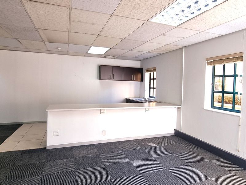 Office space to let in Eglin Road Sunninghill - Photo 3