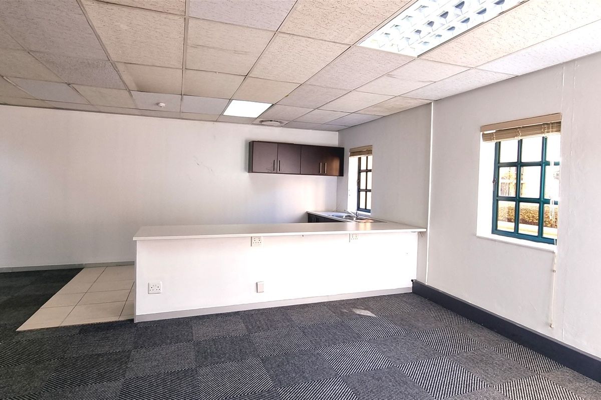 Office space to let in Eglin Road Sunninghill - Photo 3
