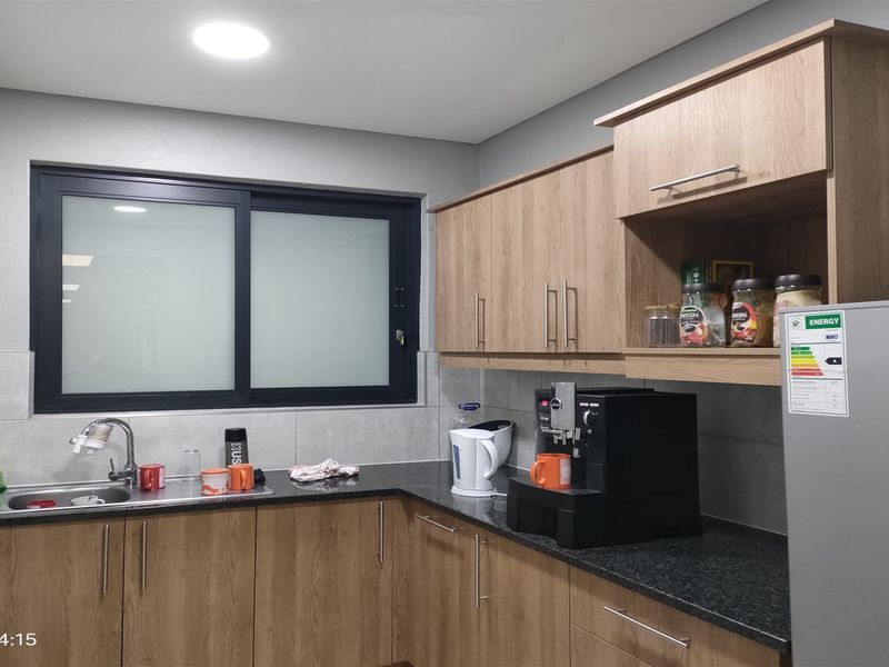 3090m2  Warehouse  - TO LEASE - Photo 6