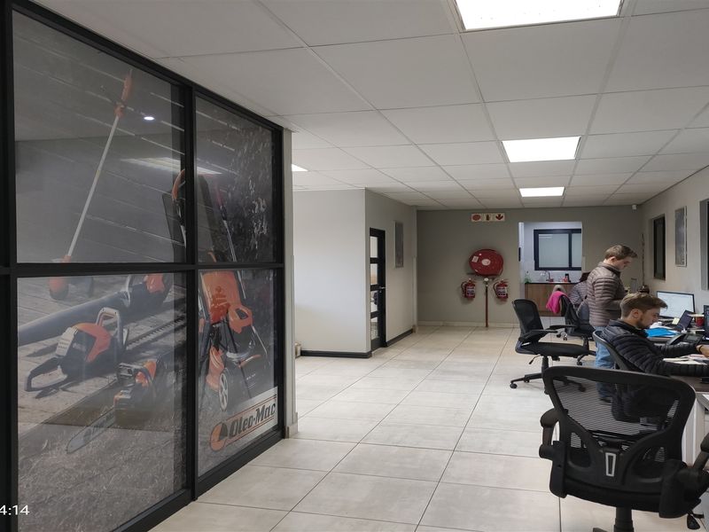 3090m2  Warehouse  - TO LEASE - Photo 3