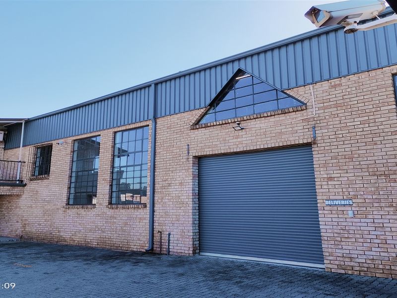 571m2  Warehouse  - TO LEASE - Photo 6