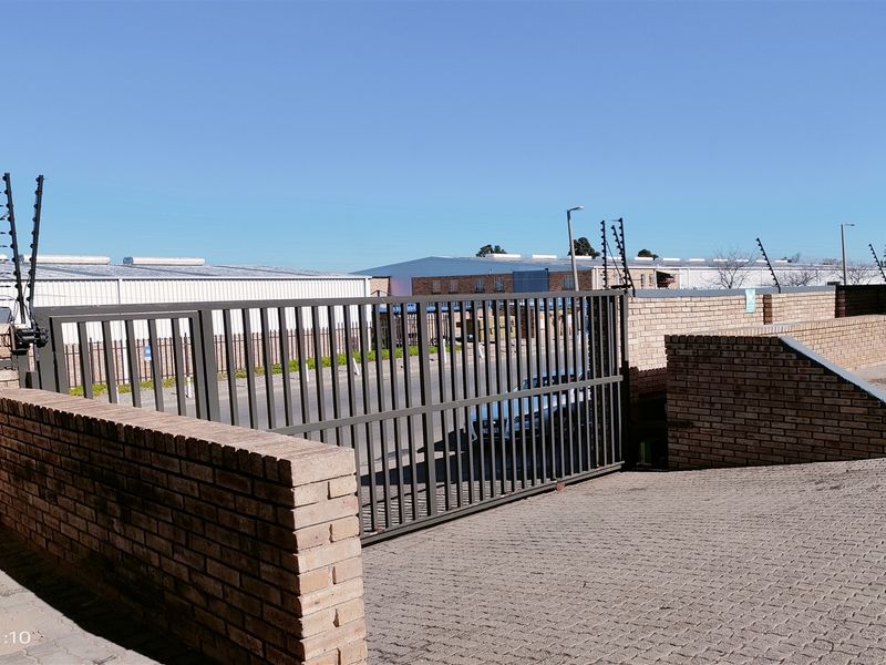 571m2  Warehouse  - TO LEASE - Photo 5