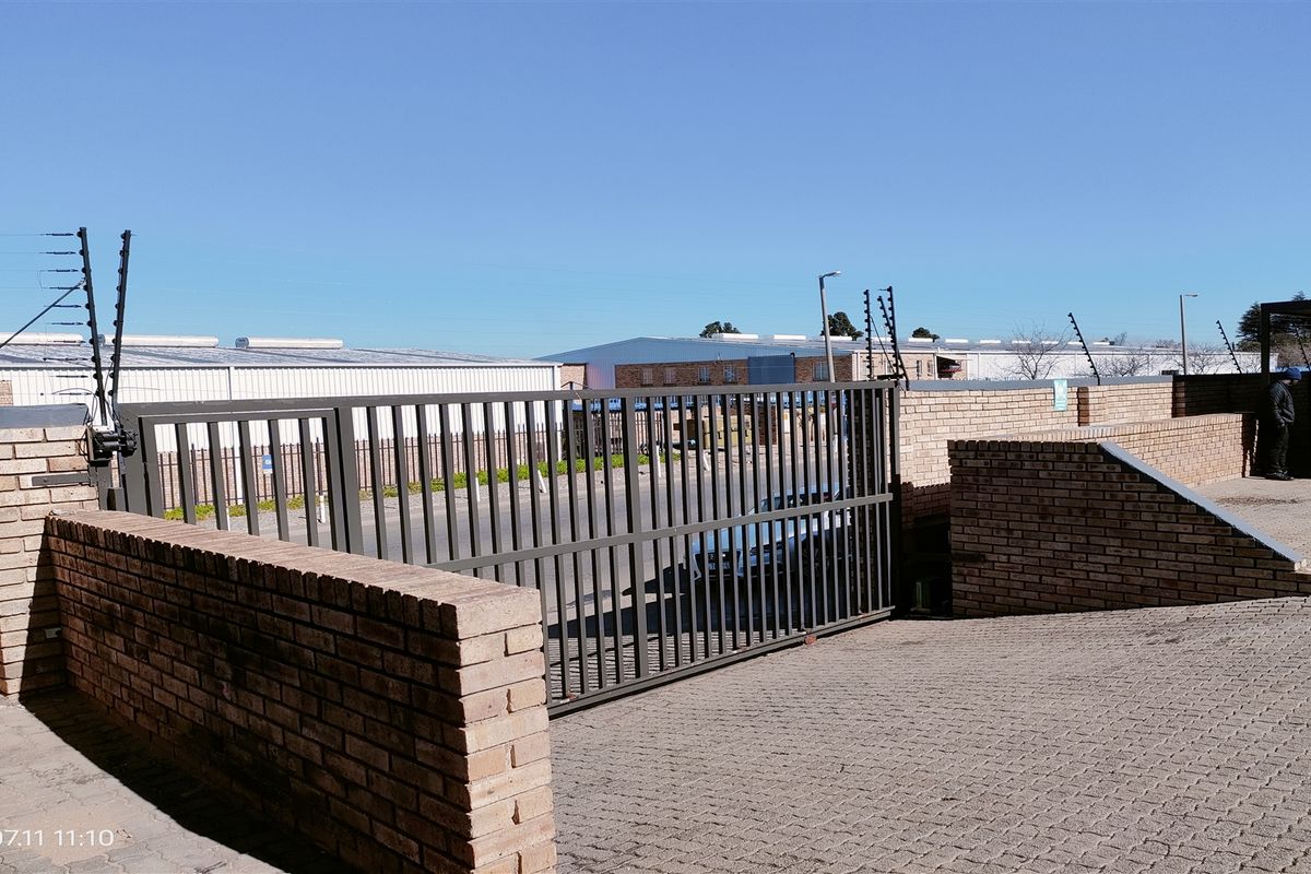 571m2  Warehouse  - TO LEASE - Photo 5