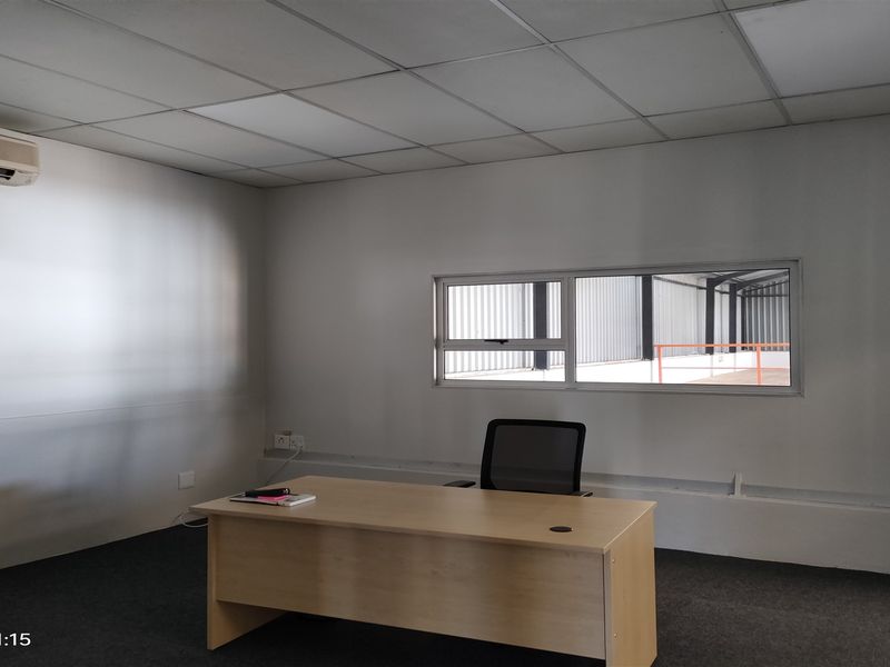 571m2  Warehouse  - TO LEASE - Photo 9