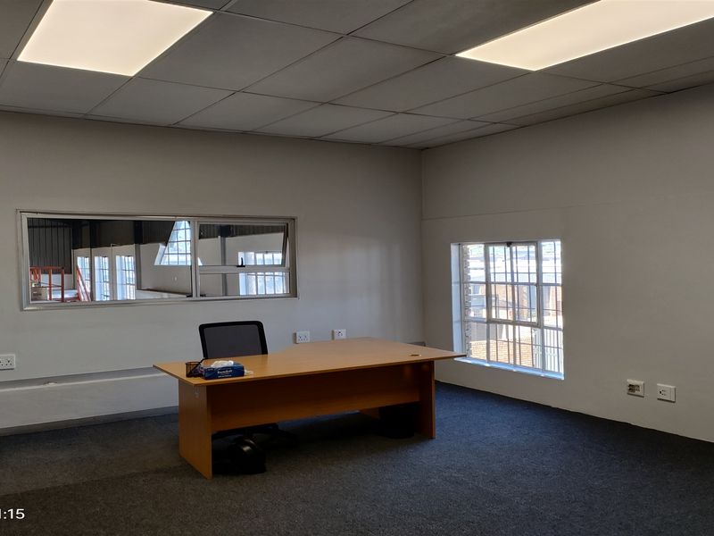 571m2  Warehouse  - TO LEASE - Photo 8