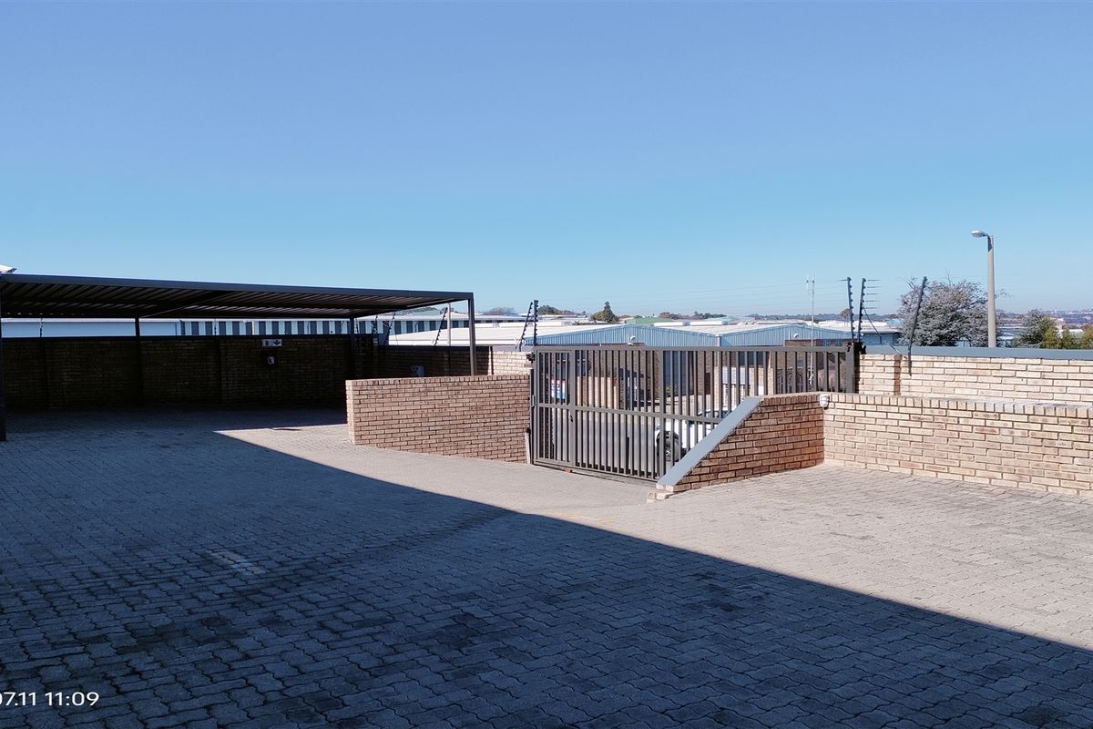 571m2  Warehouse  - TO LEASE - Photo 4