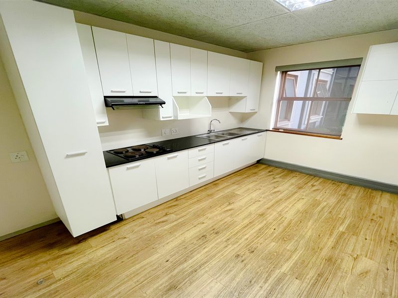 383m2 office space to let in Houghton Estate - Photo 5