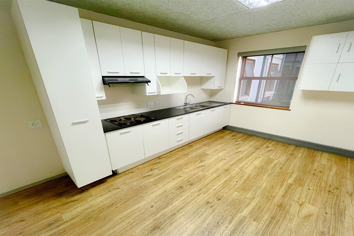 383m2 office space to let in Houghton Estate - Photo 5