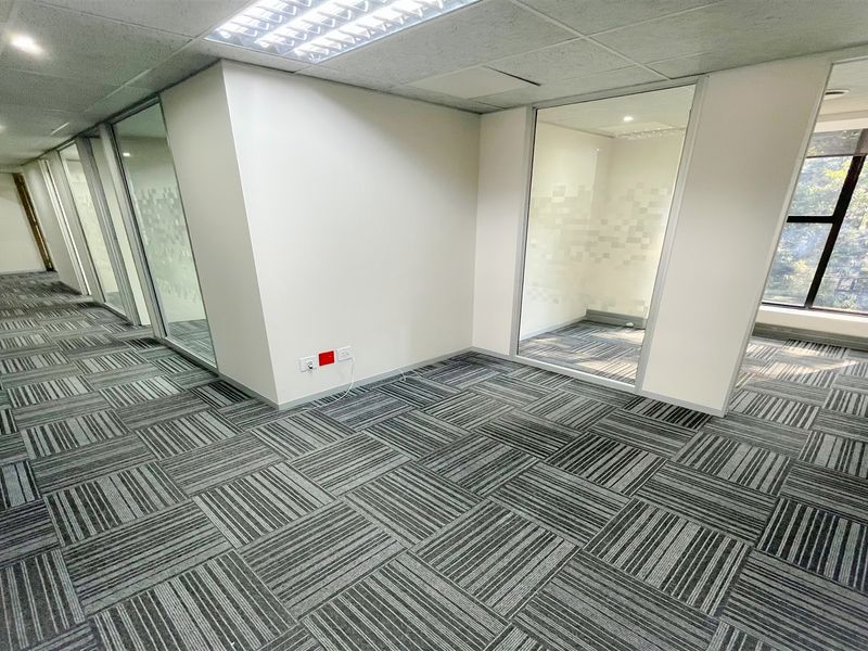 383m2 office space to let in Houghton Estate - Photo 2