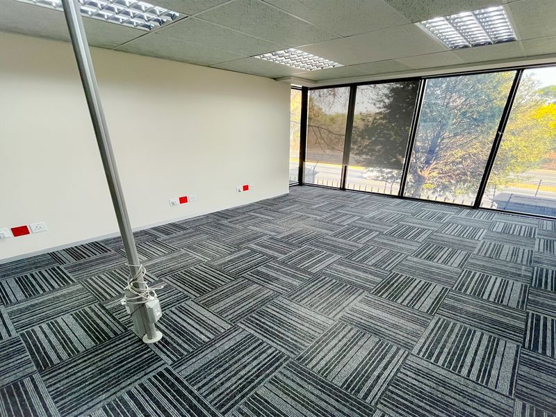 383m2 office space to let in Houghton Estate - Photo 3