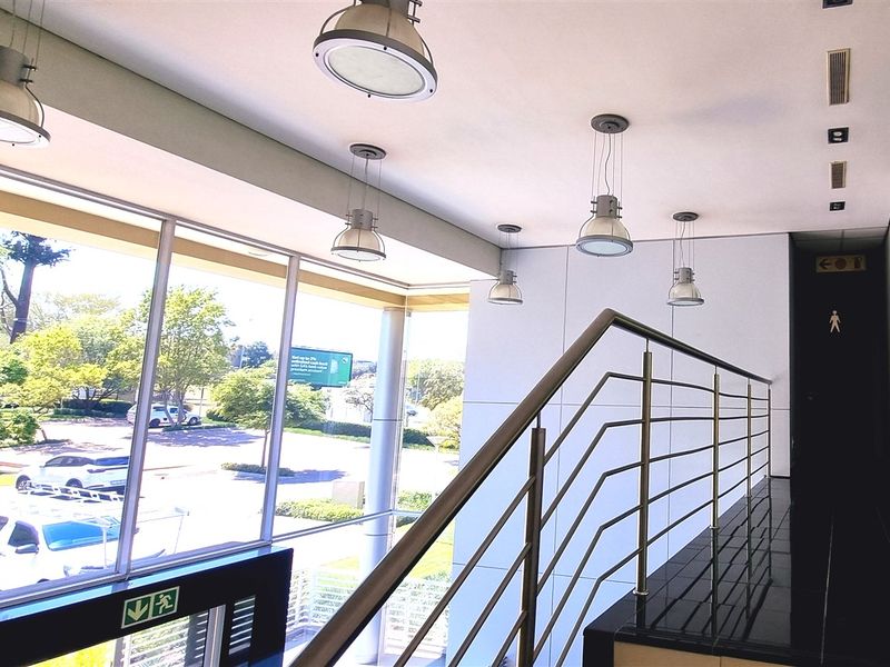 Office space to let on the 1st floor in Country Club Estate - Photo 2