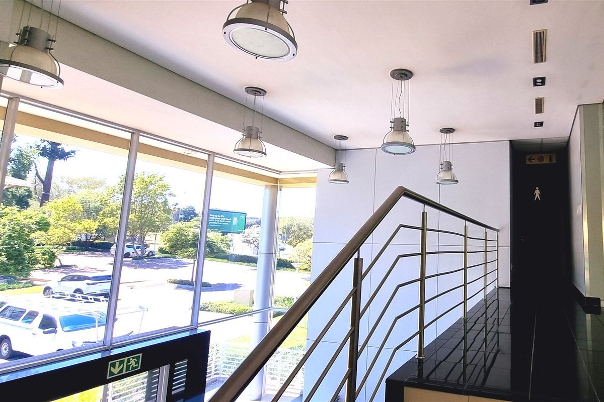 Office space to let on the 1st floor in Country Club Estate - Photo 2